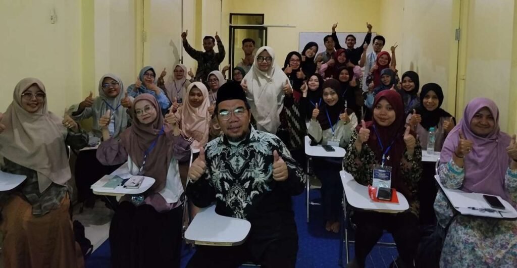 Pelatihan SUMM: Menyiapkan Guru sebagai Pelatih Olimpiade di SD Muhammadiyah Manyar