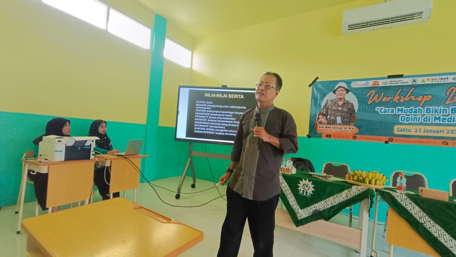 Tingkatkan Kompetensi Guru, SD Muhammadiyah 3 Pandaan Bedah Teknik Menulis Berita dan Opini