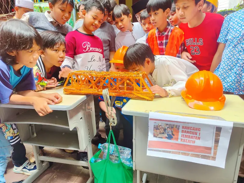 Siswa Sekolah Kreatif Baratajaya Adu Ide dan Karya di Ajang Pameran Tugas Akhir