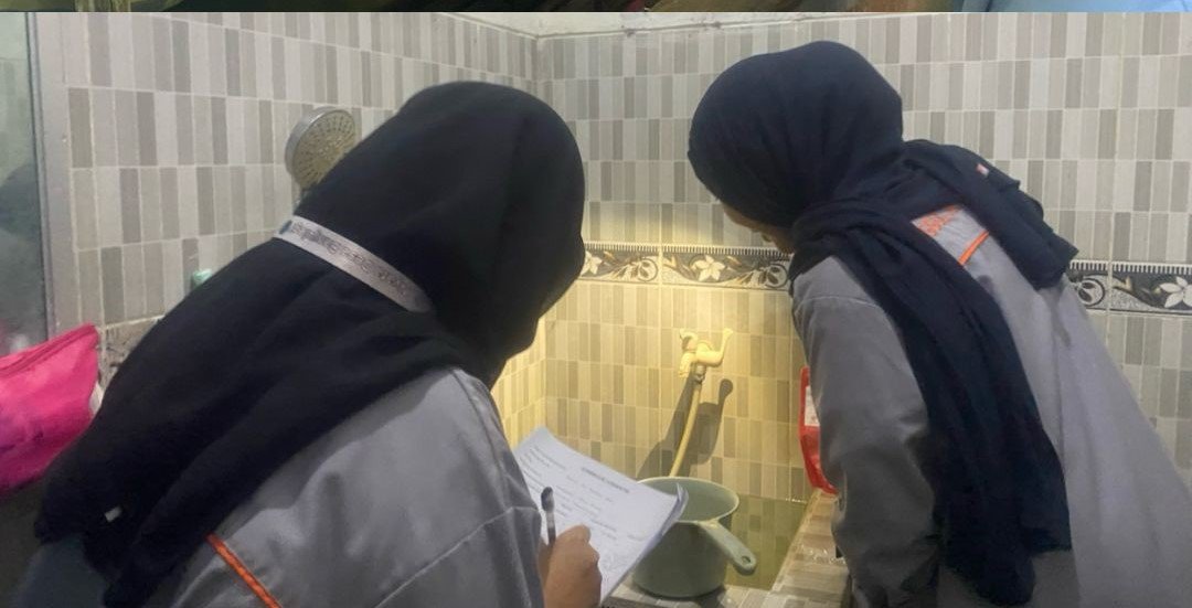 Gerakan PSN di Desa Banyulegi, Kolaborasi antara Mahasiswa KKN UMG dengan Kader Jumantik