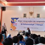 Guru Tamu Kelas 4 SD Muhammadiyah 2 Tulangan Ajak Siswa Cermati Uang Asli Lewat Infografik