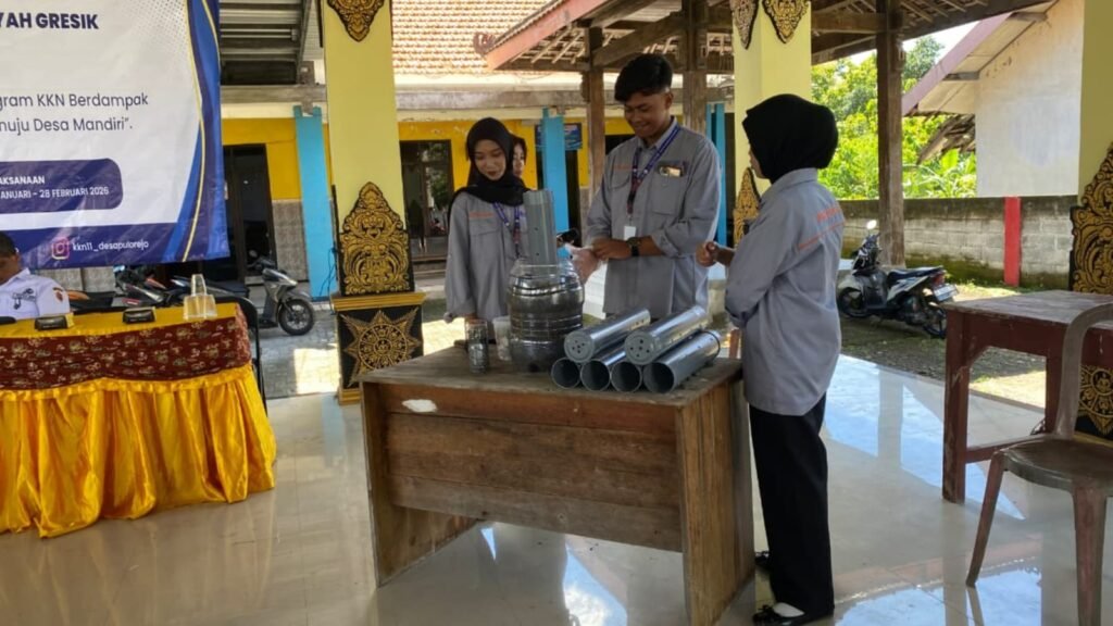 Tim Pengabdian Masyarakat UMG Edukasi Masyarakat Desa Pulorejo dalam Pengolahan Sampah