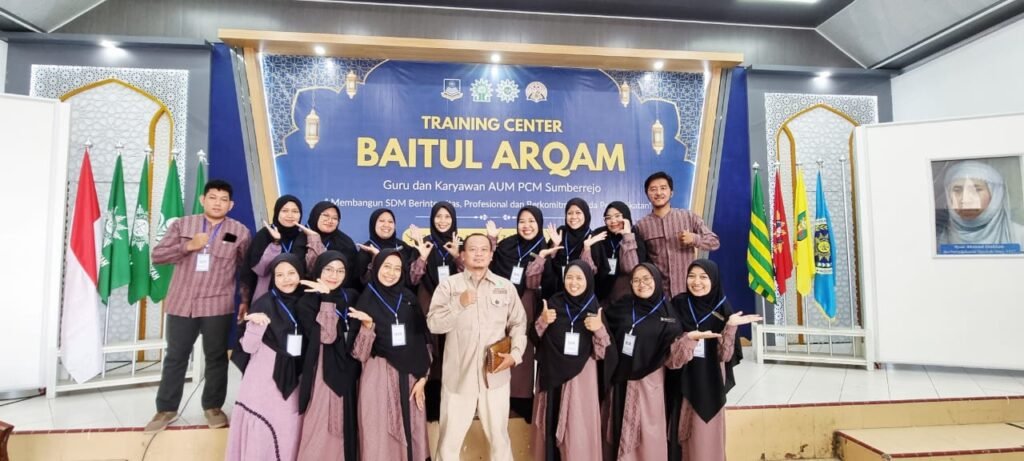 Guru SD Muhammadiyah 3 ICP Sumberrejo Perkuat Ideologi di Baitul Arqom