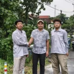 Mahasiswa PKM UMG Pasang Reflektor Jalan, Tingkatkan Keselamatan Warga Dusun Jombangan