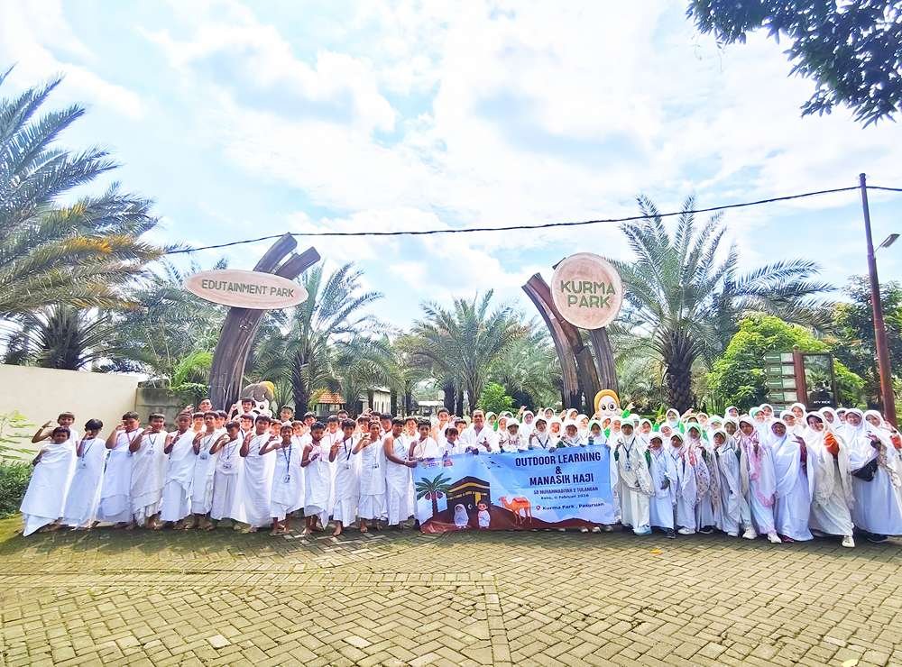 Outdoor Learning di Bumi Pasuruan: Kelas 5 Sekolah Kreatif Sapa Ka’bah di Tengah Kebun Kurma