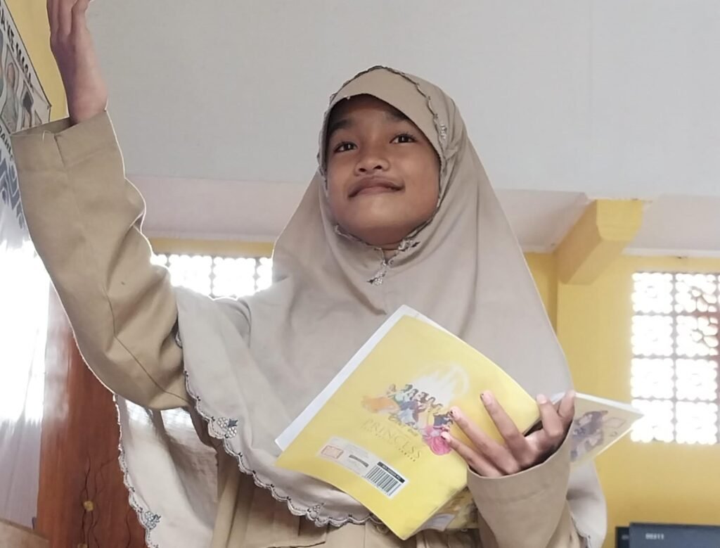 Menanam Kata, Menuai Makna: Jejak Langkah Mahira Merajut Puisi di Ruang Belajar