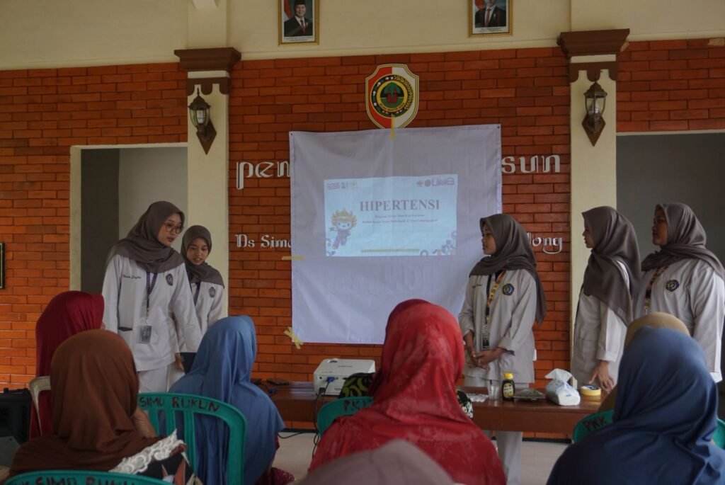 GELORTENSI: Mahasiswa Keperawatan UMG Optimalkan Daun Kelor untuk Mendukung Pencegahan Hipertensi pada Lansia