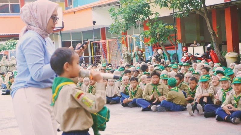Pegiat Media Sosial Ini Ungkap Tips Menjadi Kreator Konten kepada Murid SD Mugres