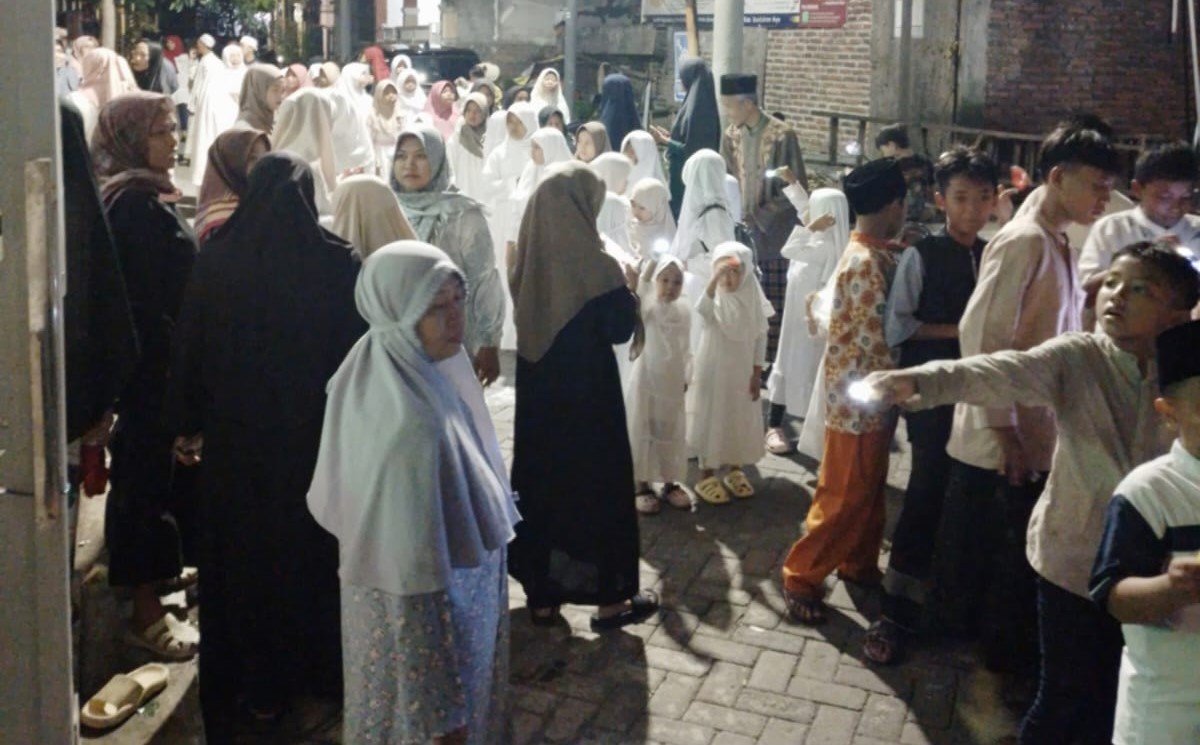 Ratusan Santri TPQ An Nur Meriahkan Pawai Tarhib Ramadan di Medokan Ayu