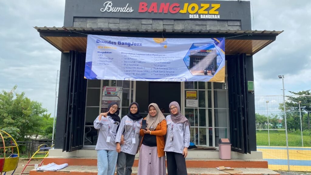 Mahasiswa KKN UM Gresik Berikan Pendampingan dan Penguatan Kapasitas Pemasaran UMKM BUMDes