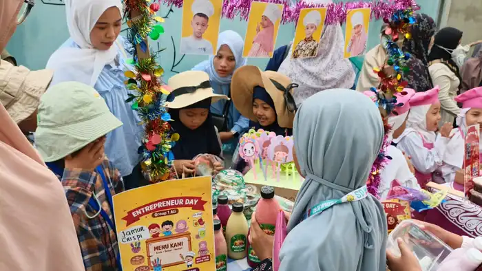 Sambut Ramadan, SD Mudri Gresik Tanamkan Jiwa Wirausaha Lewat Entrepreneur Day