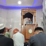 Malam Ketiga, Jamaah Laksanakan Tarawih di Masjid Al-Amien PRM Genteng Wetan I
