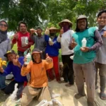 Mahasiswa KKN UMG Edukasi Petani Talunblandong Gunakan Pestisida Nabati Daun Nimba