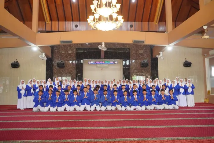 Teguhkan Amanah Ramadan, 106 Siswa SMAMDELA Resmi Dikukuhkan dalam Program Pengabdian Masyarakat 1447 H