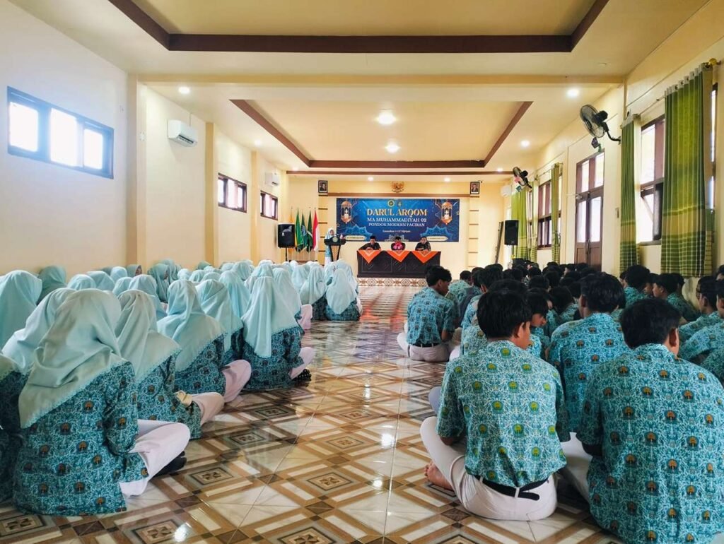 Darul Arqam MAMDA Paciran, Seimbangkan Akademik dan Penguatan Ibadah