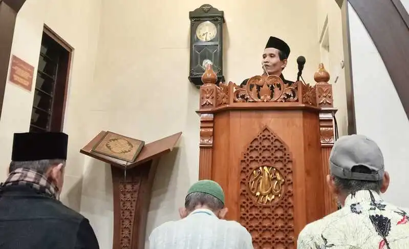 Kultum Ramadan Masjid Al-Hikmah Genteng Sampaikan Makna Takwa Secara Mendalam