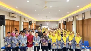 Menjemput Kesempurnaan Ibadah, Guru dan Karyawan SDMM Dalami Fikih Bersama Ustaz Tajun Nasher