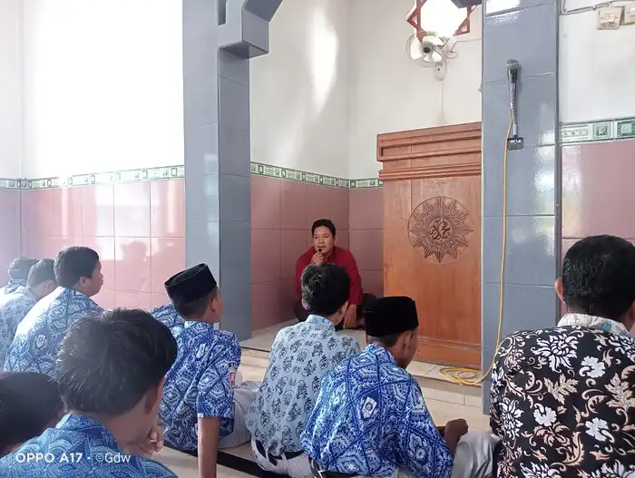 Ada Mu’jizat Nabi yang Belum Sirna dan Masih Dahsyat, Kamad MIM 13 Tunjukkan Kehebatannya di Kultum Ramadan