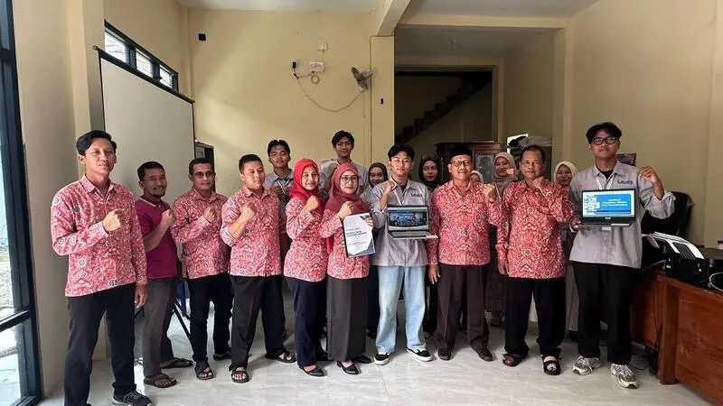 Mahasiswa UMG Gelar Sosialisasi Pengelolaan Website di Desa Dawarblandong