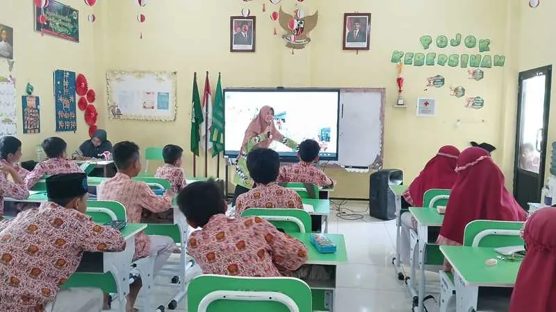 Guest Teacher SD Muhammadiyah 1 Paiton Hadirkan Edukasi Kesehatan Reproduksi untuk Siswa Kelas 5