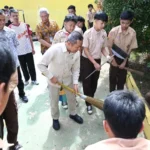 Wamen Fajar Dorong Kebiasaan Bermasyarakat melalui Jumat Bersih di SMPN 70 Bandung