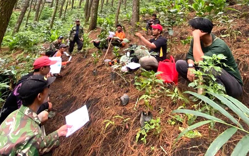 UMM Dampingi Petani Tlekung Kembangkan Kopi Endemik Srandil lewat Pelatihan dan Teknologi Solar Dryer