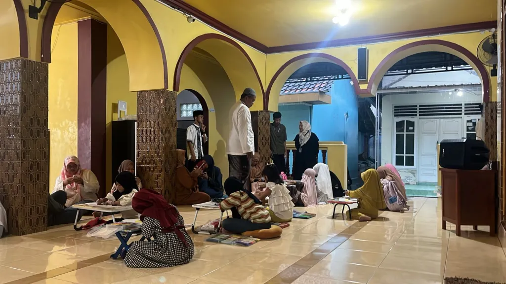 Kampung Ramadan Kebalenan Resmi Dibuka, Lomba Mewarnai Semarakkan Masjid