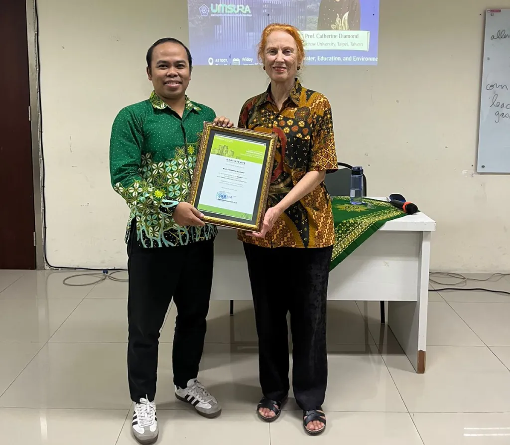 Dua Bulan Tinggal di Umsura, Profesor AS Sulap Teater Jadi Gerakan Ekologi