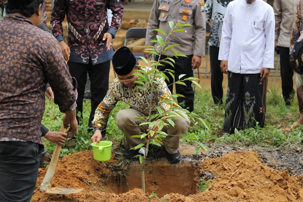 Muhammadiyah Kembangkan Kebun Durian Produktif di Sampang