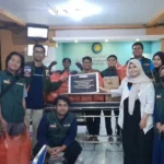 Relawan Seger Waras dan Lazismu Bagikan Makan Sahur Gratis di RS PKU Muhammadiyah Surabaya