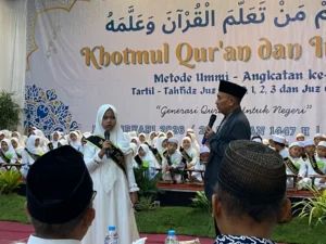 Hafidzah Cilik 10 Juz yang Memukau di Khotmul Quran SD Al Kautsar