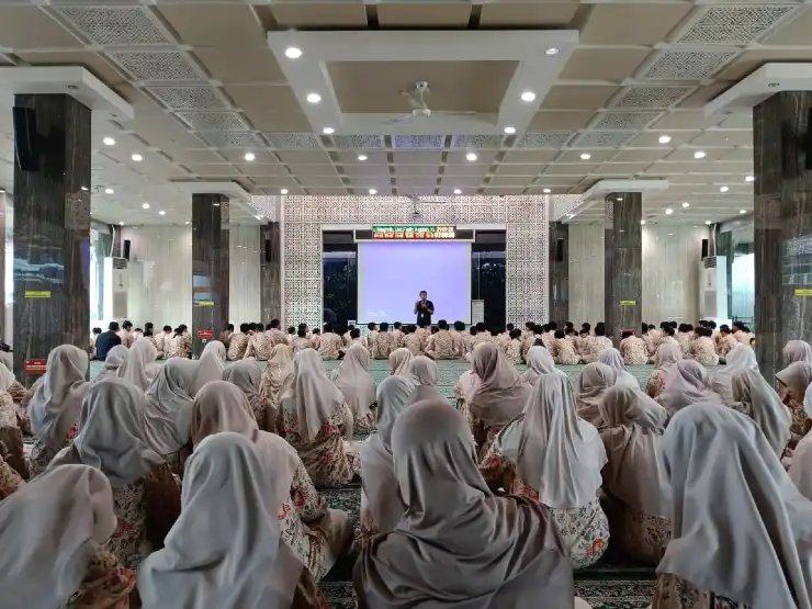 Quran Time Kelas VIII: 263 Siswa SMP Muhammadiyah 12 GKB Bersama Menghidupkan Pagi dengan Al-Quran
