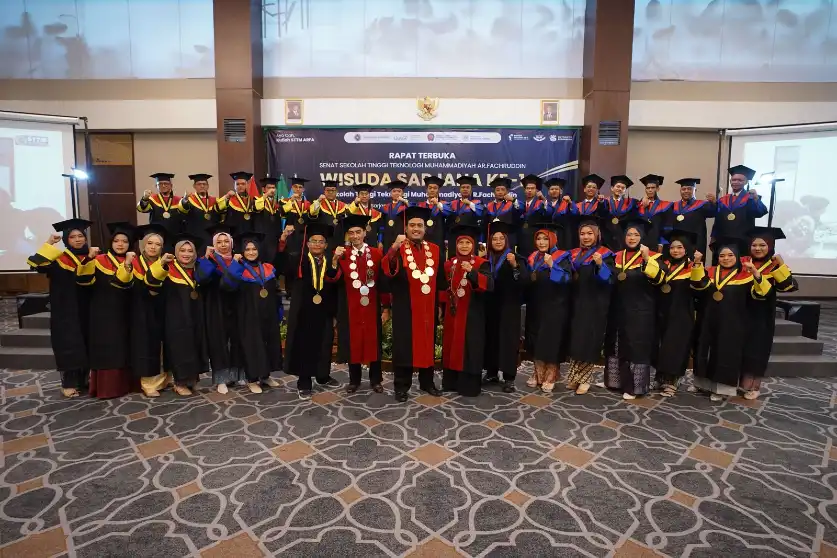 Wisuda Perdana STTM AR Fachruddin Luluskan 33 Mahasiswa