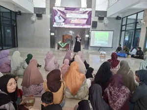 Seminar Parenting SD Muhammadiyah 1 Krian: Membesarkan Anak Bahagia, Bukan Sekadar Pintar
