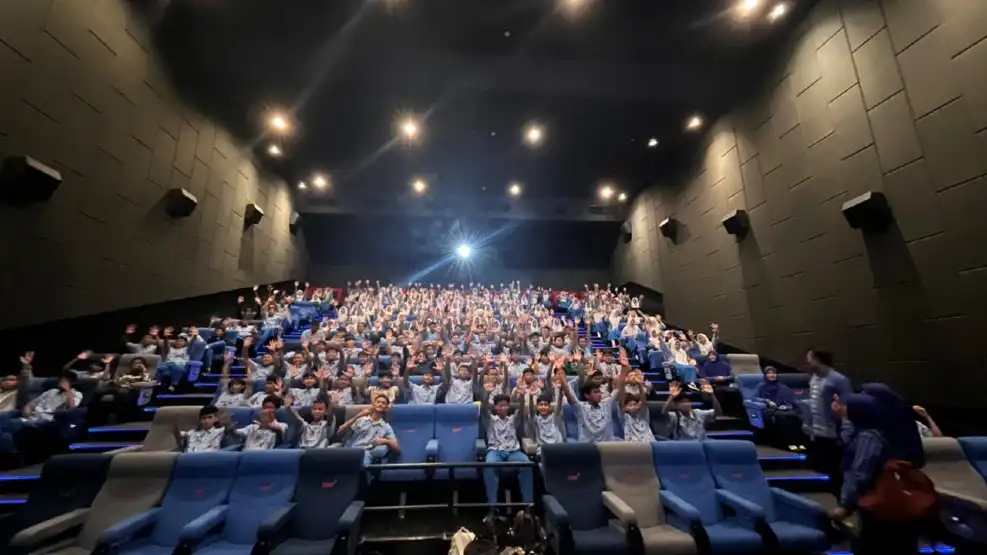 Jejak Luka di Dunia Maya: Pelajaran Cyberbullying dari Layar Lebar untuk Siswa SMAMIO