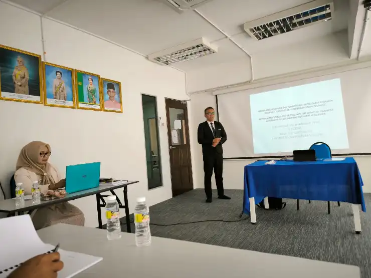 Kaji Pengungsi, Dosen UMMAD Madiun Sidang Ujian Proposal Riset Program Doktoral di UMAM