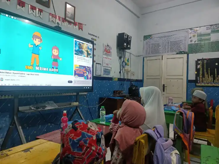 SD Mugres Kampus B Ajarkan Adab Makan pada Peserta Pra Sekolah