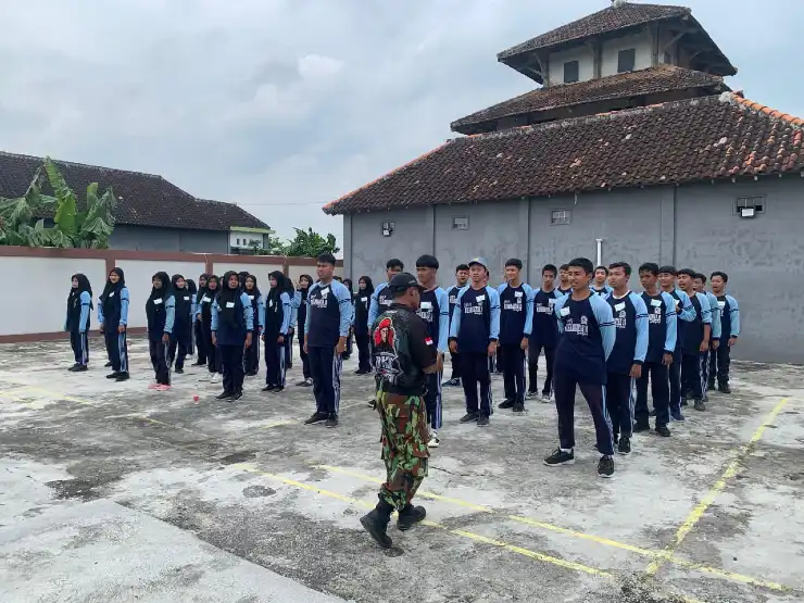 PKD SMAM 10 Sugio Hadirkan KOKAM Marda Kabupaten Lamongan untuk Melatih PBB dan Kedisiplinan