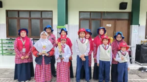 Sembilan Hari Jelang Ramadan, SD Almadany Setor Infak Filantropis ke Lazismu Gresik