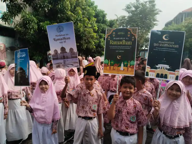 Pawai Ramadhan dan Peluncuran Buku Siswa SD Muhammadiyah 1 Wringinanom
