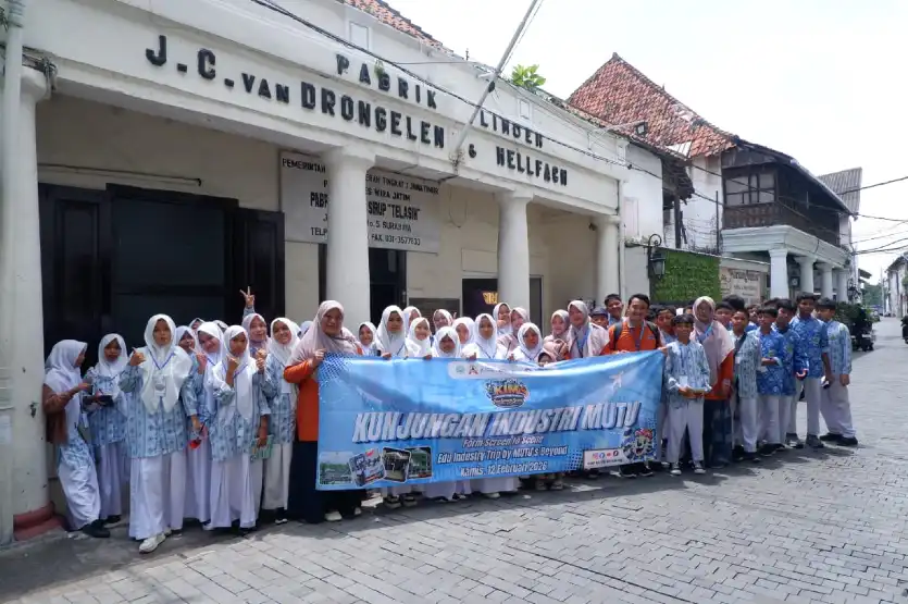 Siswa SMP Mutu Blimbing Kunjungan Industri ke Siropen dan JTV