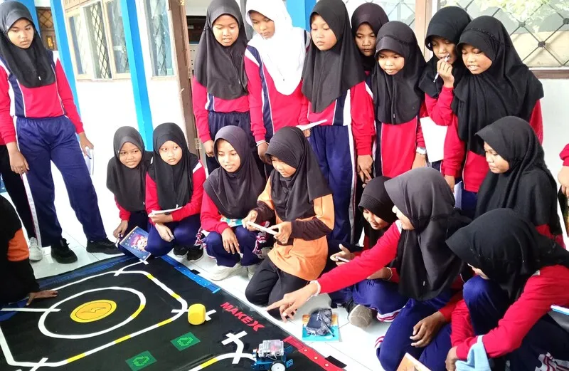 Siswa SDN I Kebaman Belajar Robotika di Laboratorium Elektro SMK Muda Genteng