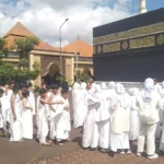 Antusias di Bawah Terik Matahari, Siswa Sekolah Kreatif SD Muhammadiyah 20 Surabaya Laksanakan Manasik Haji