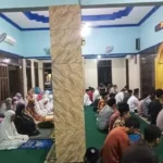 Ustaz Mulyogiato Tegaskan Perbedaan sebagai Rahmat pada Tarawih Perdana di Masjid Al-Hidayah PRM Jatikalang