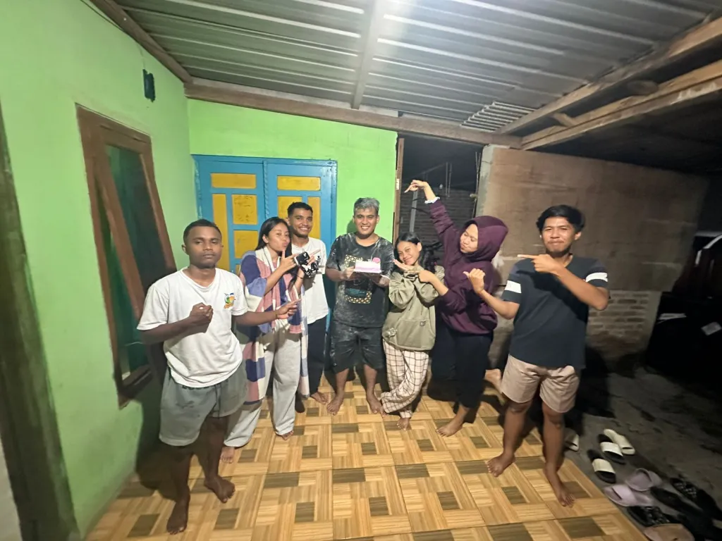 Ulang Tahun ke-23 di Tengah KKN: Hangatnya Kebersamaan Kelompok 13