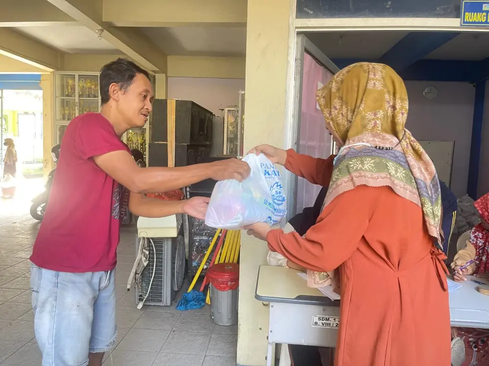 450 Paket Zakat SD Muhammadiyah 1 Krian untuk Masyarakat