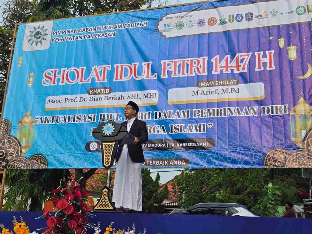 Khutbah Dian Berkah Tekankan Pembinaan Diri dan Keluarga Islami Dihadapan Ribuan Jemaah