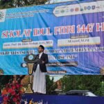 Khutbah Dian Berkah Tekankan Pembinaan Diri dan Keluarga Islami Dihadapan Ribuan Jemaah