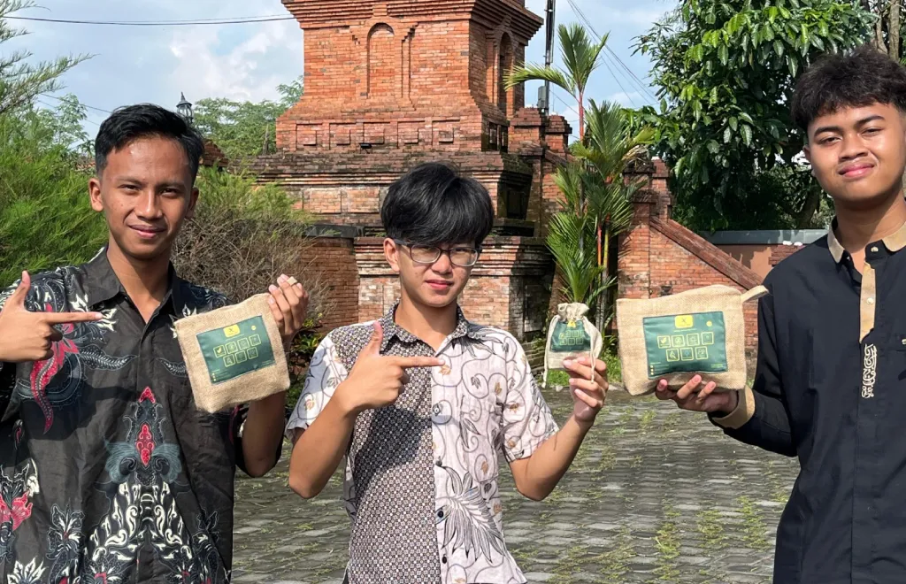 Bonggol Jagung Disulap Jadi Penyerap Polutan, Santri PPI-AMF Borong Prestasi Nasional