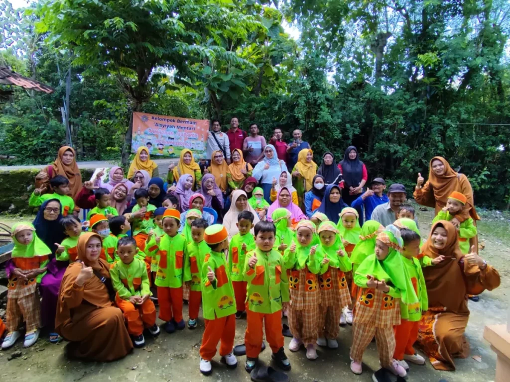 Bersama Lazismu Tuban, KB Aisyiyah Mentari Tuban Berbagi kepada Masyarakat